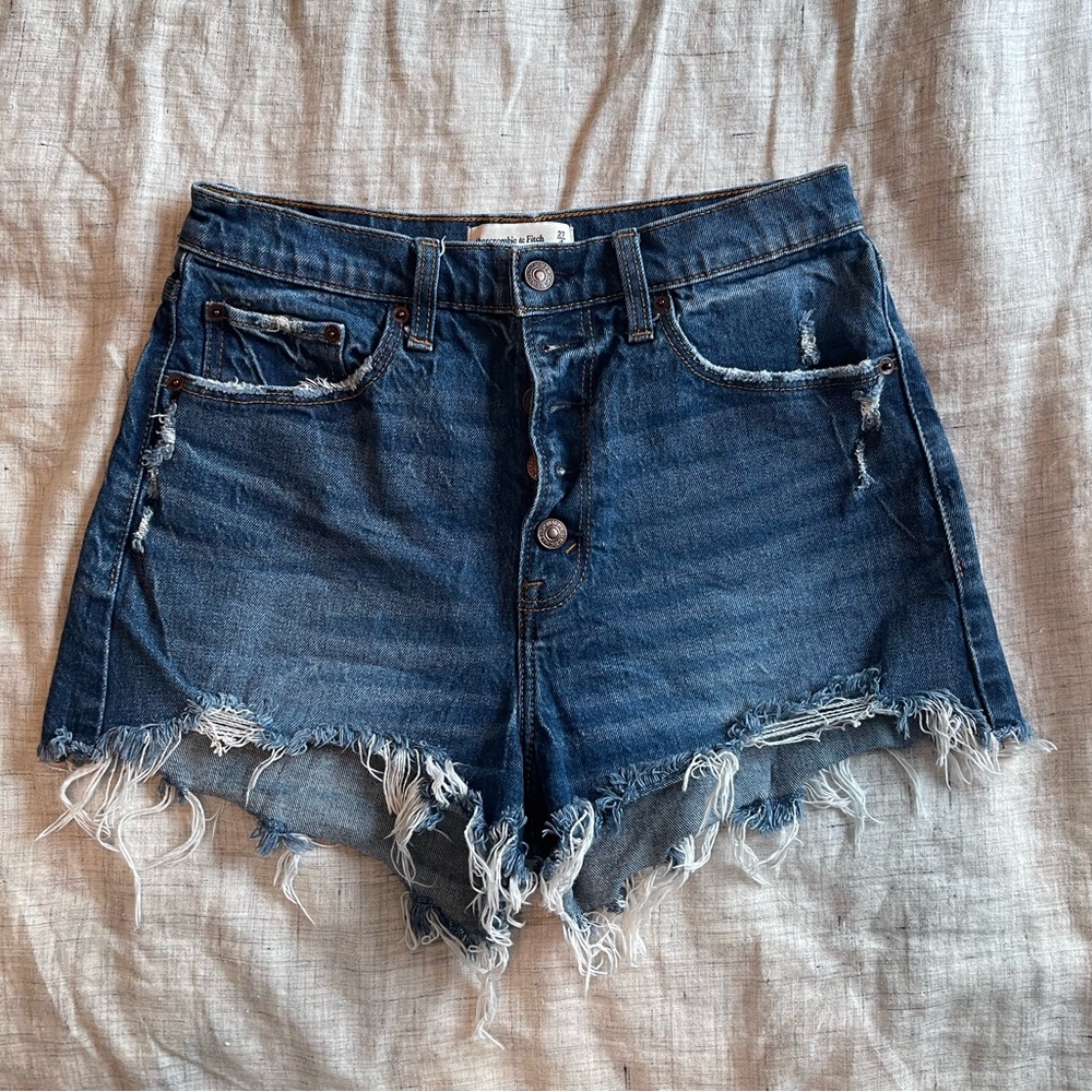 A & F • High Rise Mom Shorts. Size 27
